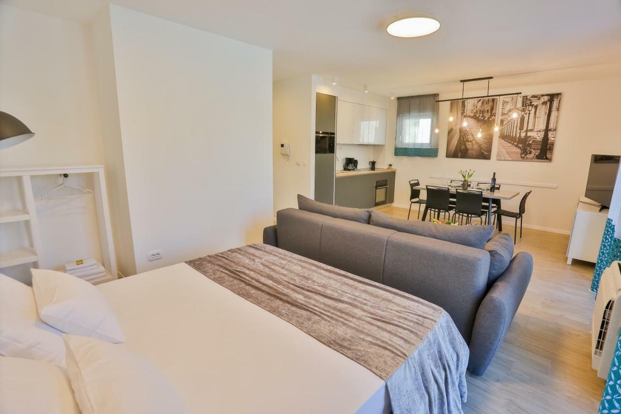Luxury Urban Villa Apartments With Jacuzzi Split Luaran gambar