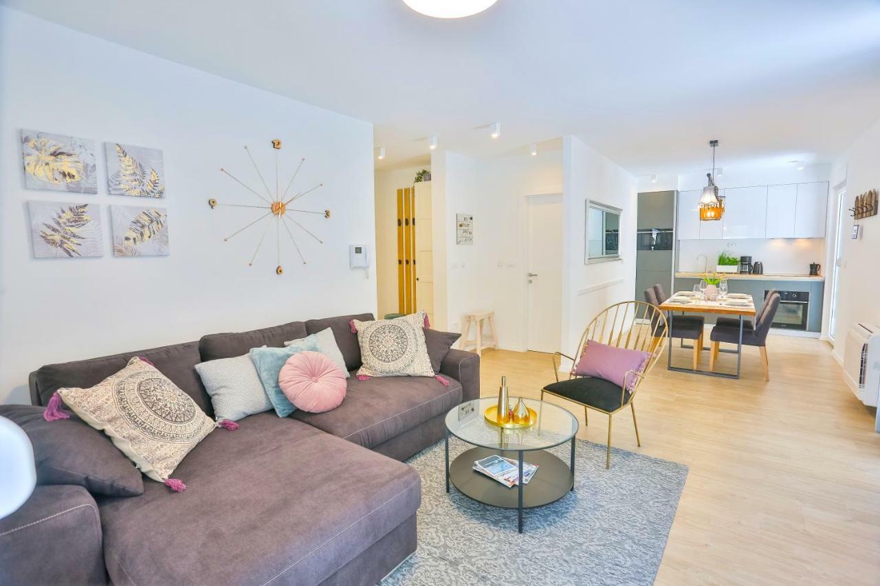 Luxury Urban Villa Apartments With Jacuzzi Split Luaran gambar